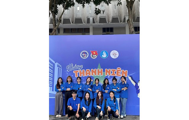 Liên Chi Đoàn Khoa Sư phạm Ngoại ngữ hưởng ứng tuần lễ "Áo xanh Thanh niên Việt Nam" 