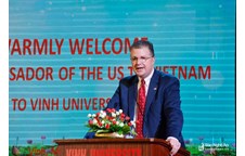 Sinh viên Trường Đại học Vinh gây ấn tượng mạnh với Đại sứ Hoa Kỳ